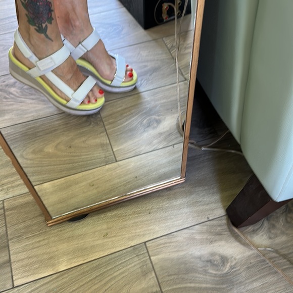 Cole Hann Ayer Flatform Wedge Sandals in white Silver and Yellow - Picture 6 of 9